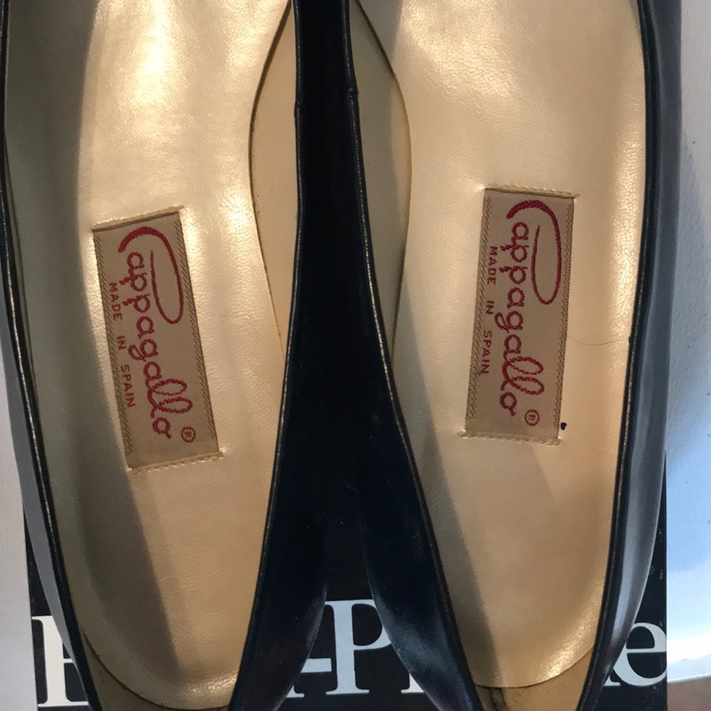 Cappagallo Navy Blue heels. 9 & 1/2 S US, 39 Eu.